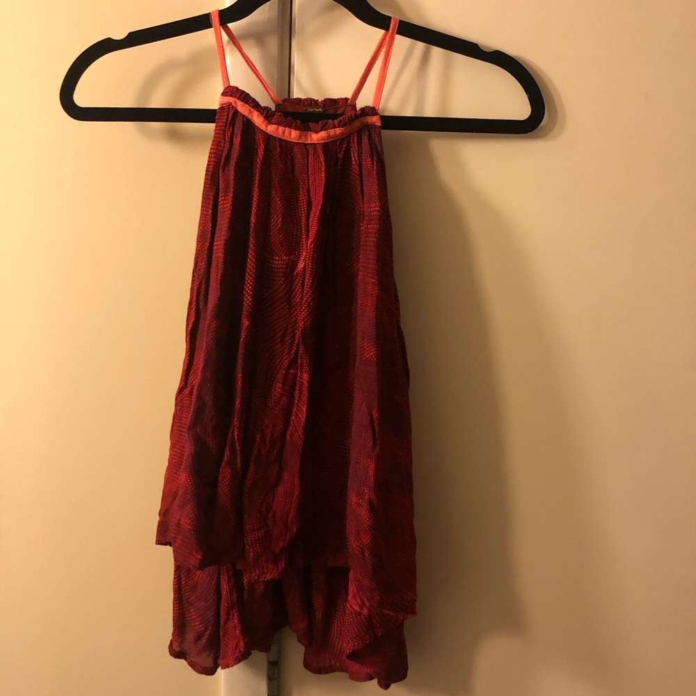 Free People red dipped sides top.